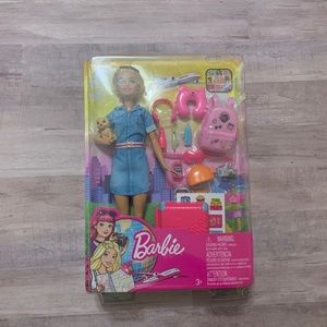 Barbie Dreamhouse Adventures Doll & Accessories, Travel Set with Blonde Fashion